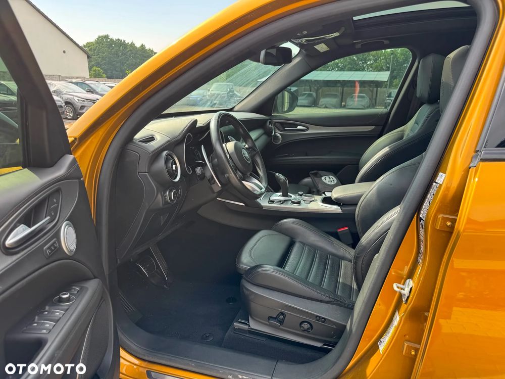 Alfa Romeo Stelvio 2.0 Turbo 16V AT8-Q4 Tributo Italiano - 25