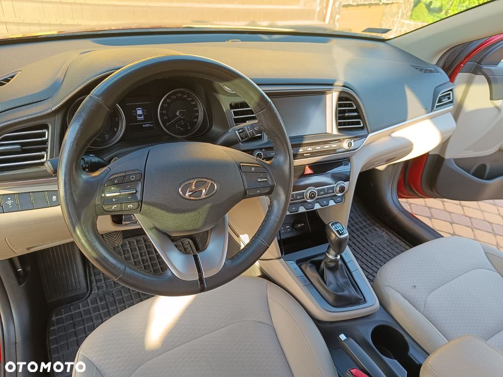 Hyundai Elantra 1.6 Comfort - 8