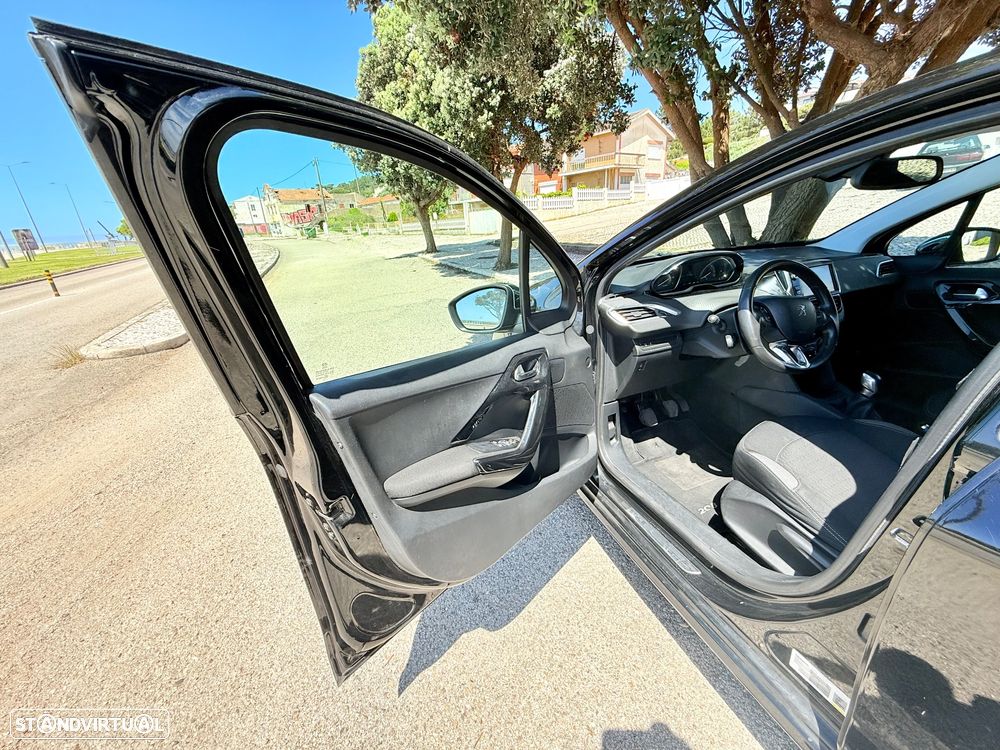 Peugeot 208 1.2 PureTech Style - 21