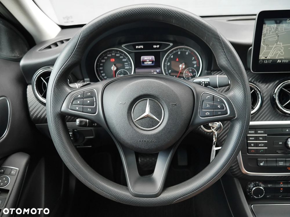 Mercedes-Benz GLA 180 7G-DCT - 14