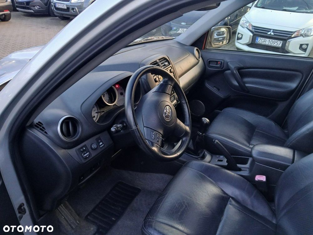 Toyota RAV4 2.0 D-4D 4x4 - 9