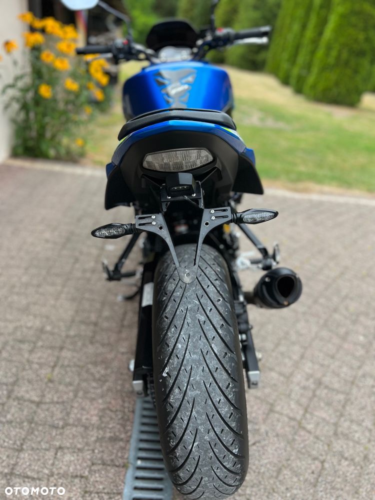 Suzuki GSR - 9
