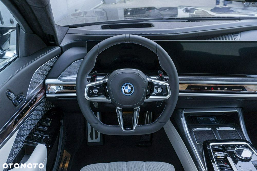 BMW Seria 7 M760e PHEV xDrive sport - 17