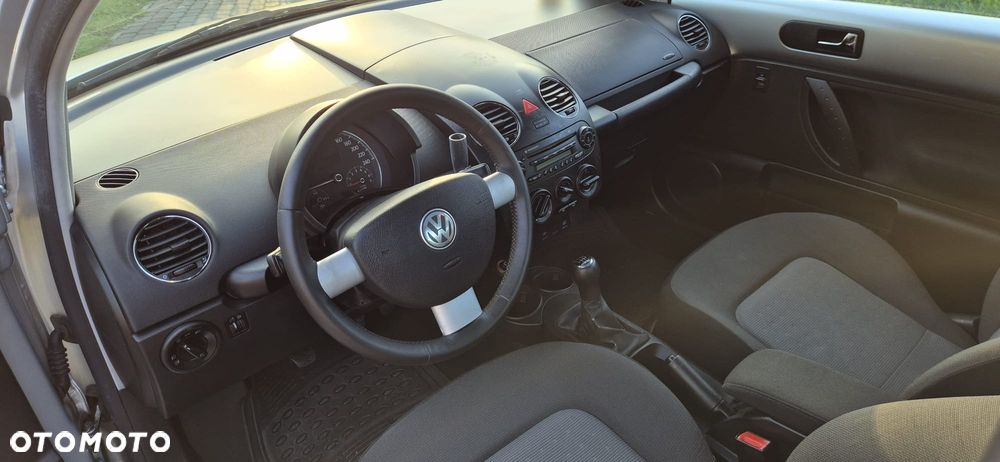 Volkswagen New Beetle - 23