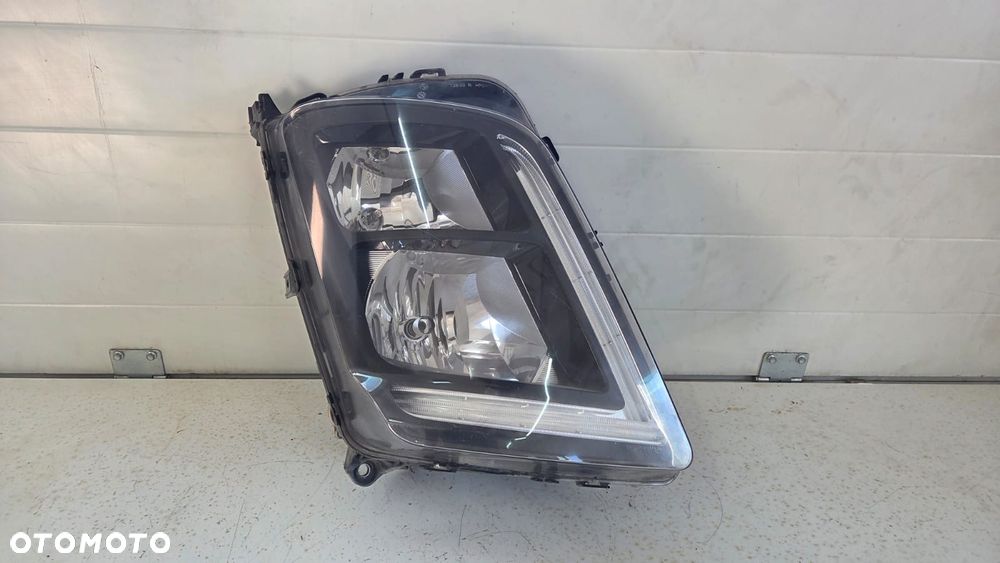 Lampa przednia reflektor Volvo FM 22239057 - 1
