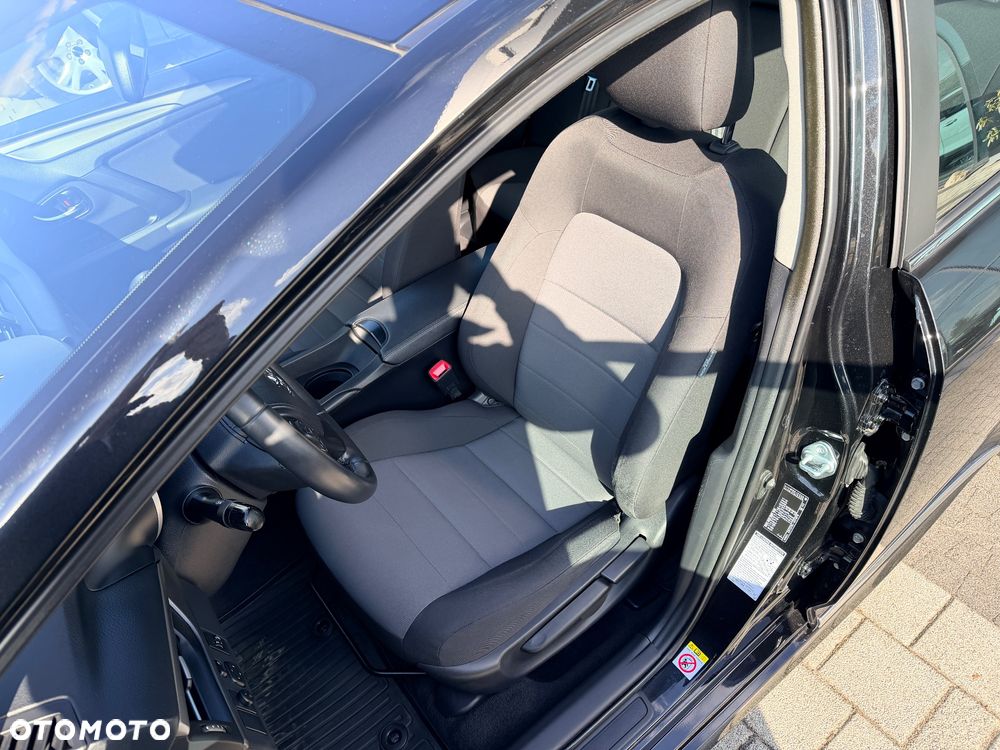 Toyota Avensis 1.6 Active - 18