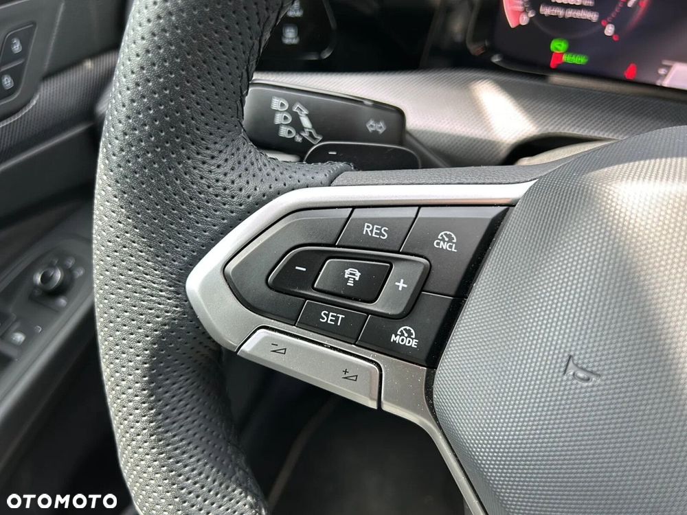 Volkswagen Golf 1.5 eTSI mHEV R-Line DSG - 22