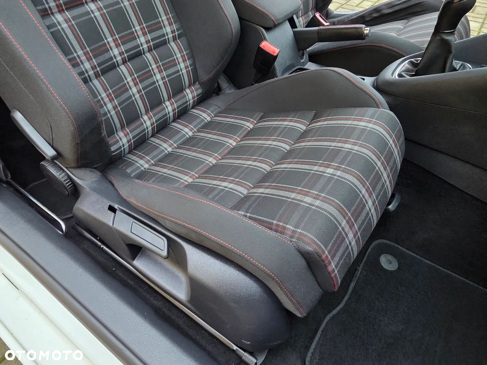 Volkswagen Golf 2.0 GTI - 22