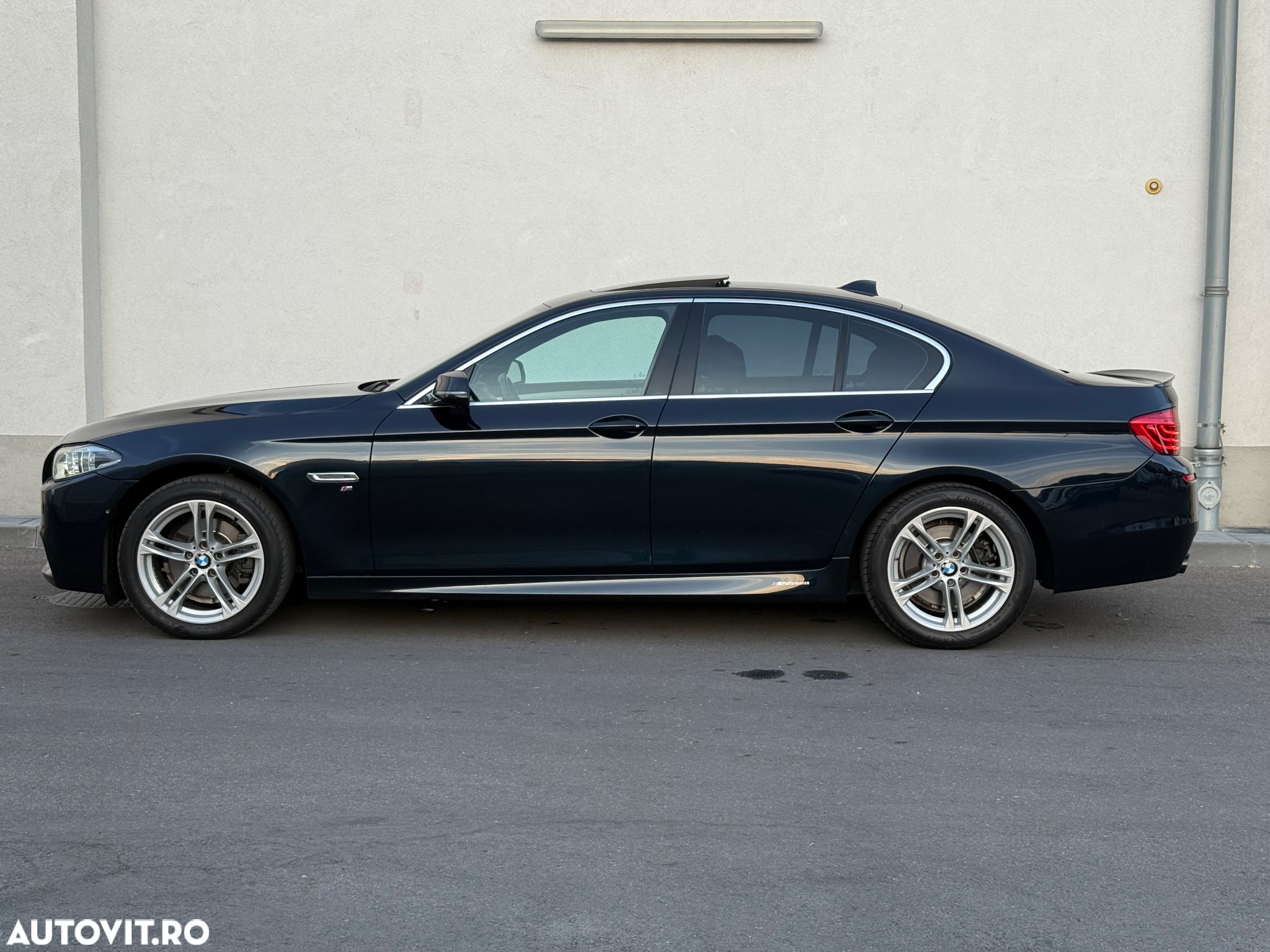 BMW Seria 5 520d xDrive - 12