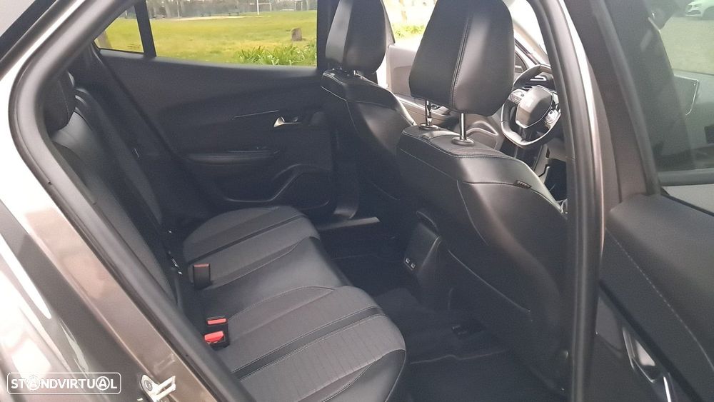 Peugeot 2008 PureTech 130 Allure Pack - 32