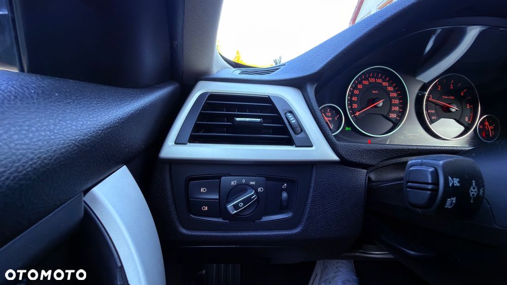BMW Seria 3 318d Edition Luxury Line Purity - 27