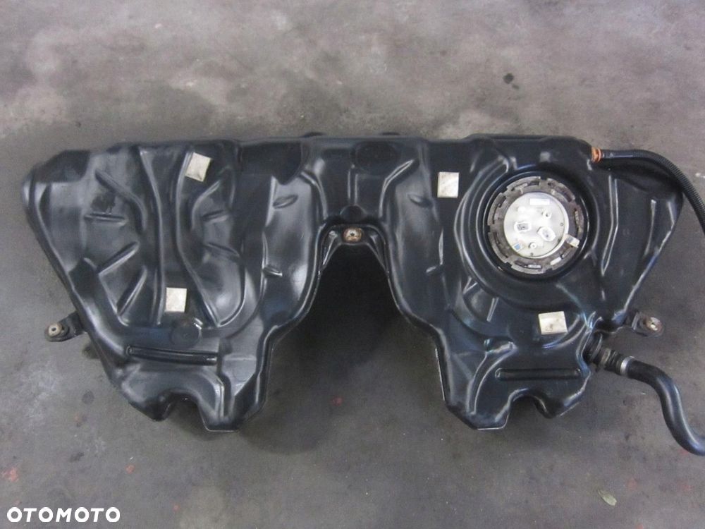 BMW F07 550i 535 F10 F11 F12 F13 BAK PALIWA ZBIORNIK POMPKA 7268031 7206421 - 2