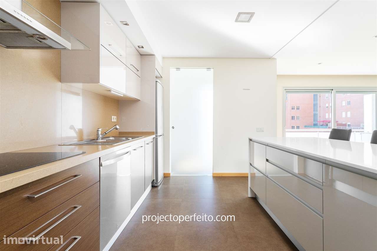 Apartamento T4 Venda em Santa Maria da Feira, Travanca, Sanfins e Espa - Grande imagem: 2/27