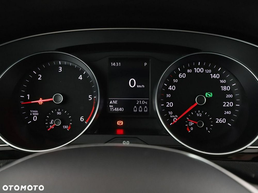 Volkswagen Passat Variant 2.0 TDI SCR DSG (BlueM Tech) Comfortline - 23