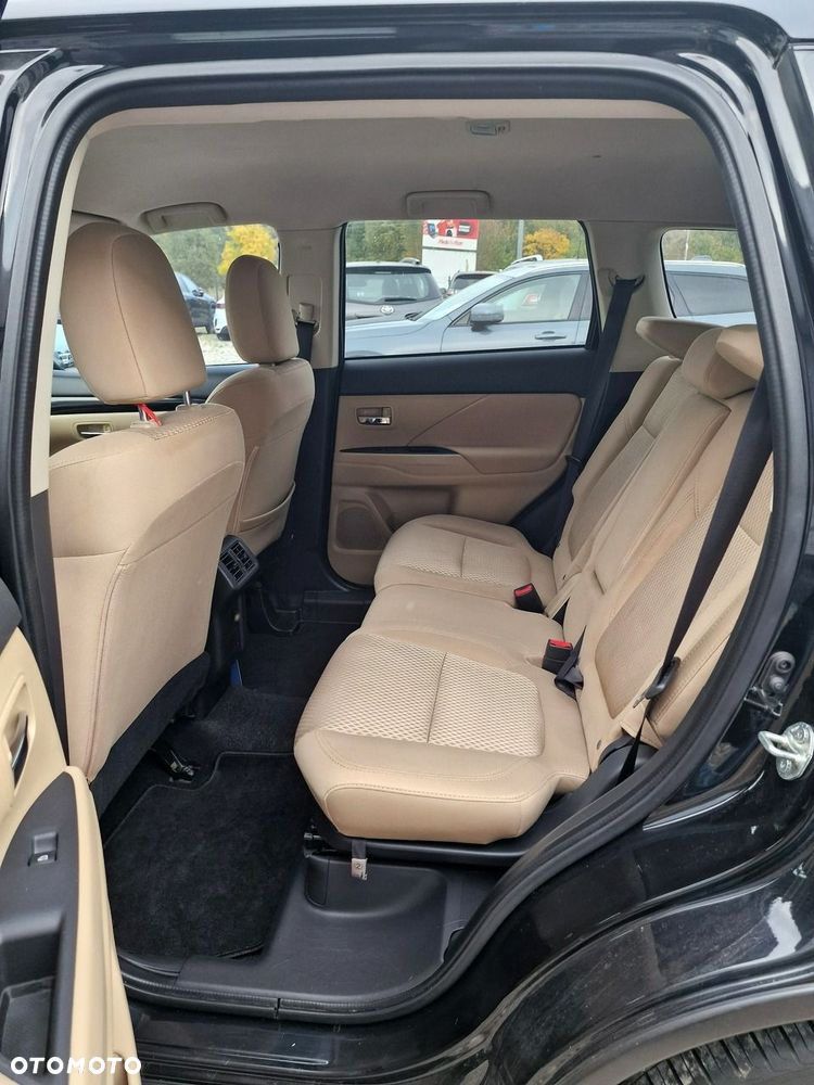 Mitsubishi Outlander - 16