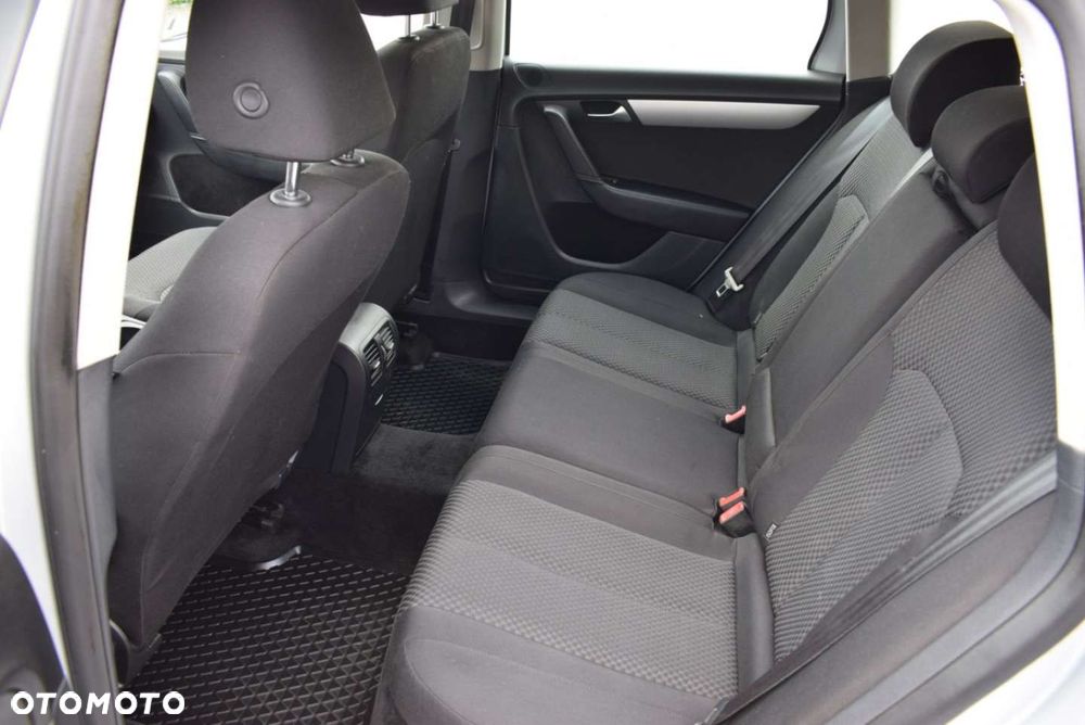 Volkswagen Passat - 21