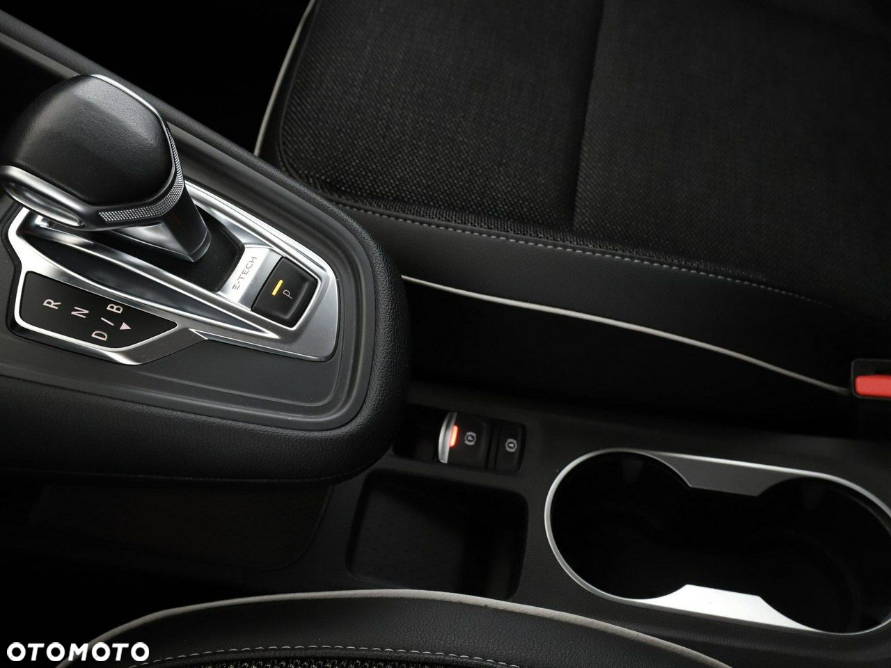 Renault Captur E-TECH PLUG-in 160 INTENS - 31