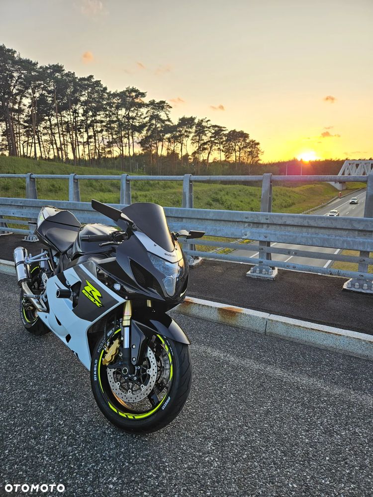 Suzuki GSX-R - 1
