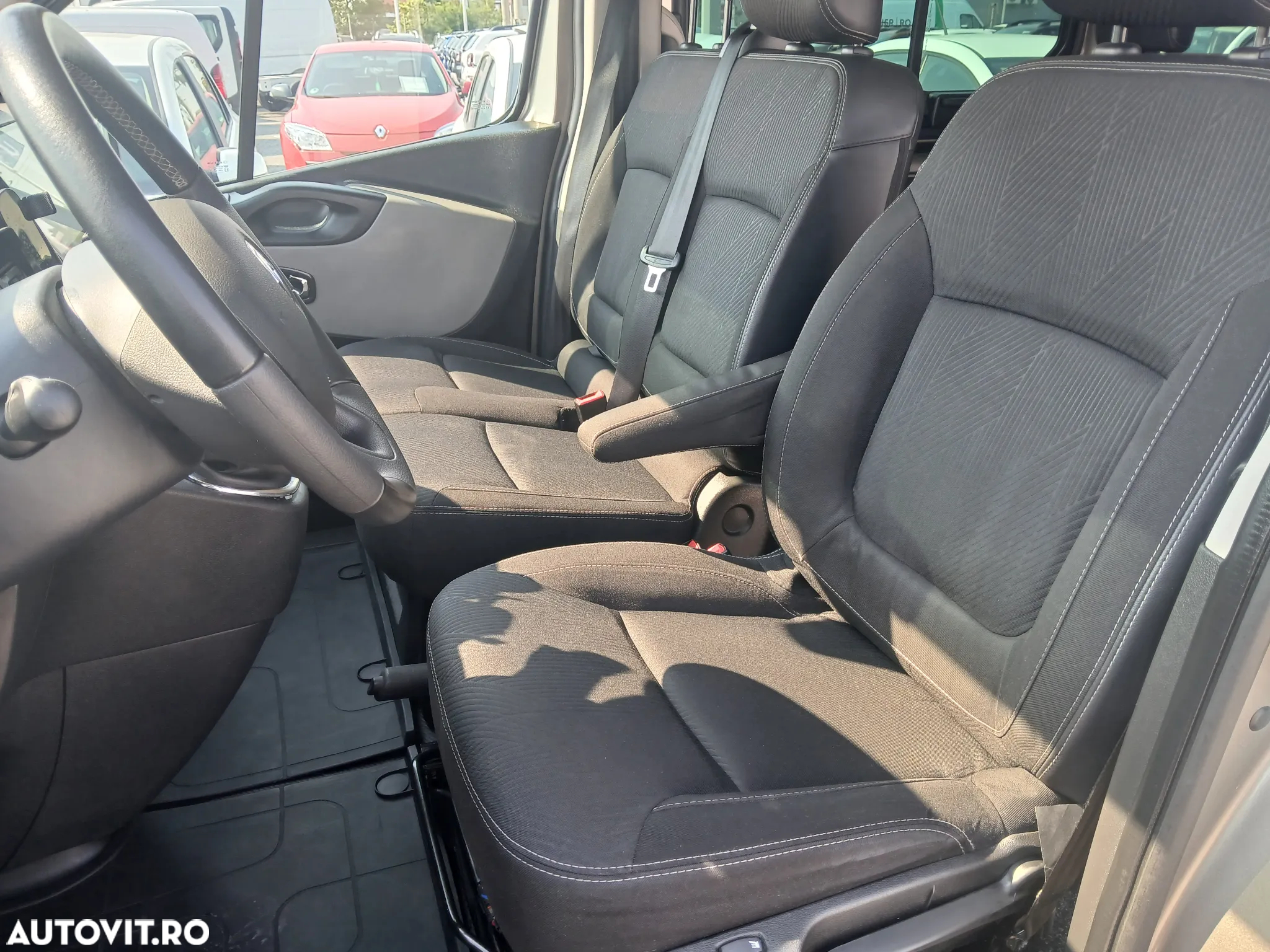 Renault Trafic Combi L2H1 1.6 dCi TT 145 7+1 Expression Plus - 8