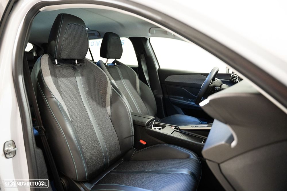 Peugeot 408 1.2 Hybrid Allure e-DCS6 - 29