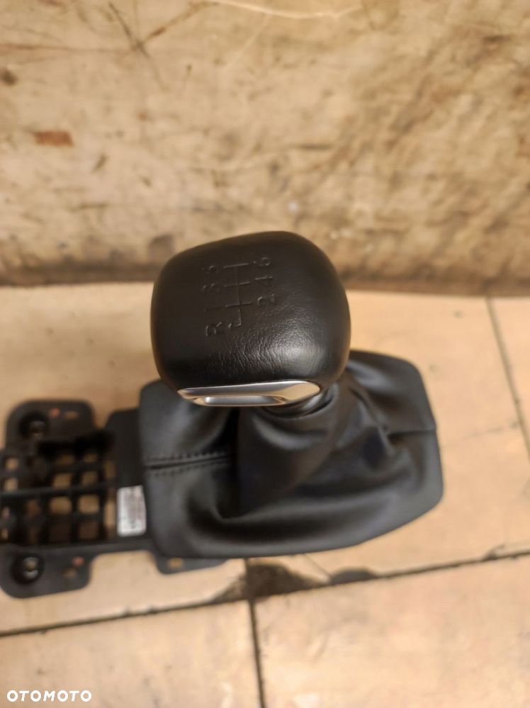 Gałka lewarek wybierak mieszek zmiany biegów 2008 II 2 - 3