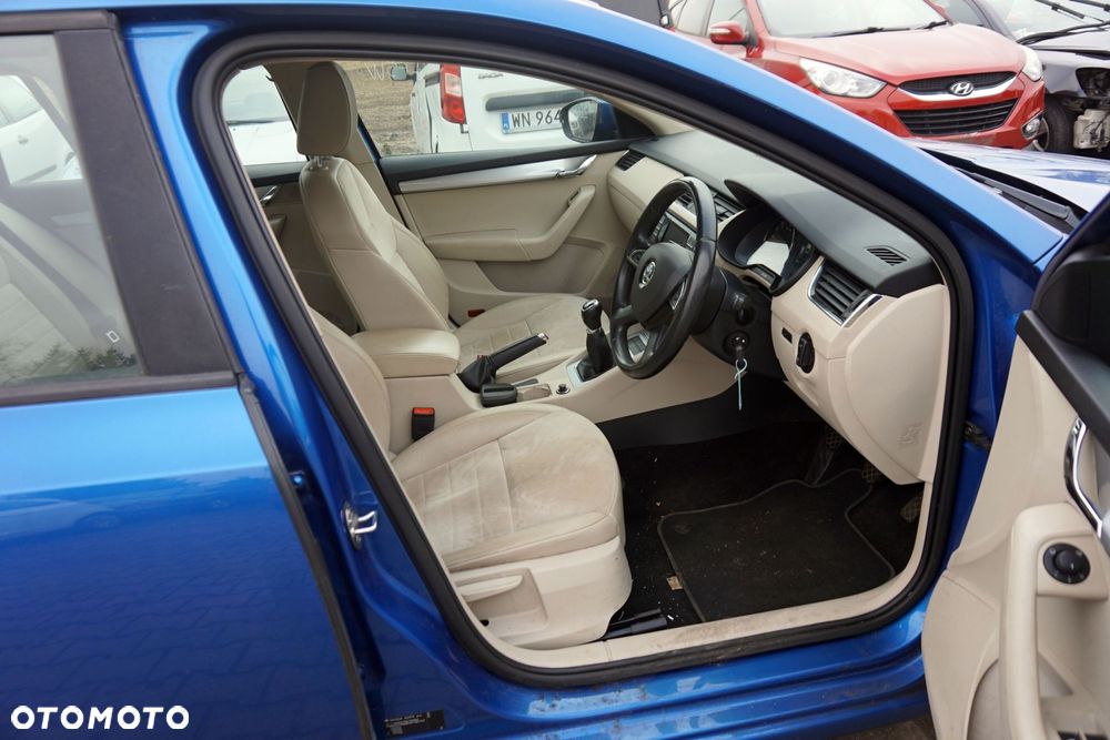 SKODA OCTAVIA III 5E5 KOMBI 2014 LF5W 1.6 TDI CLHA 105KM MWW NIEBIESKI na części - 12