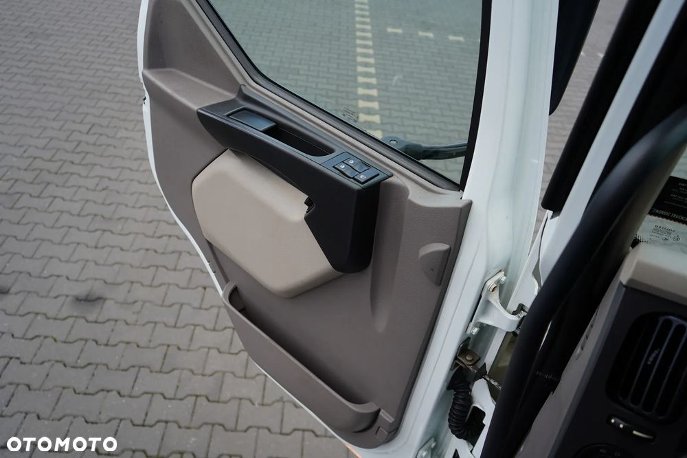 DAF / LF / 260 / EURO 6 / ACC / IZOTERMA + WINDA / 18 PALET / ŁAD. 7 700 KG - 21