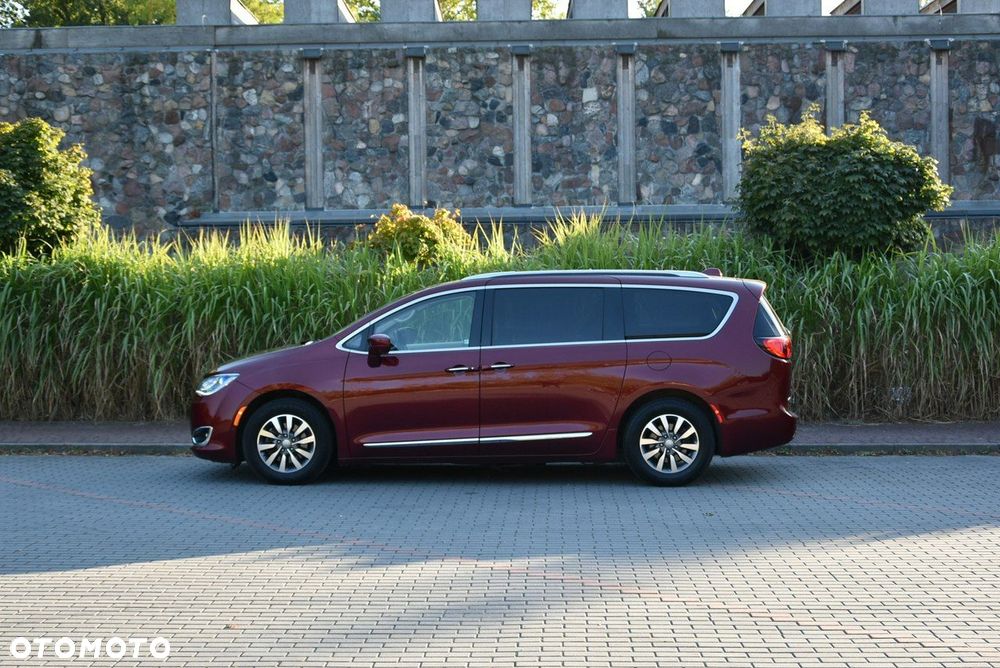 Chrysler Pacifica - 4
