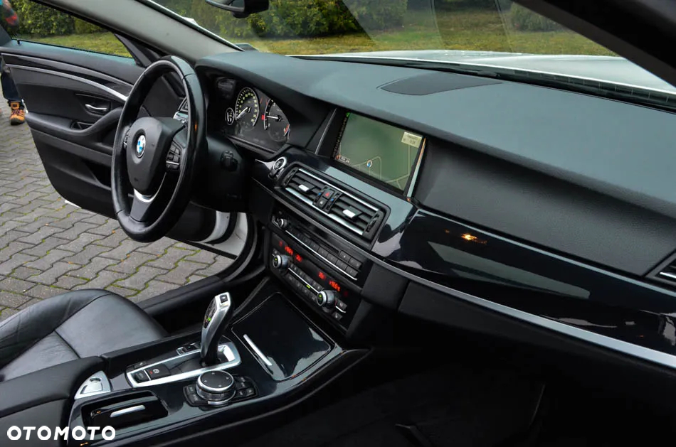 BMW Seria 5 520d Touring Luxury Line - 37