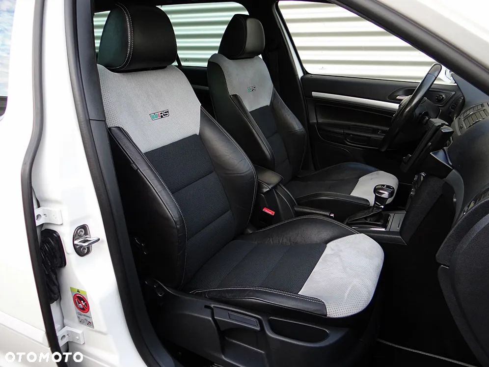 Skoda Octavia 2.0 TDI CR DPF DSG RS - 34