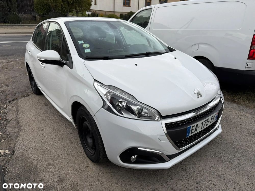 Peugeot 208 - 12