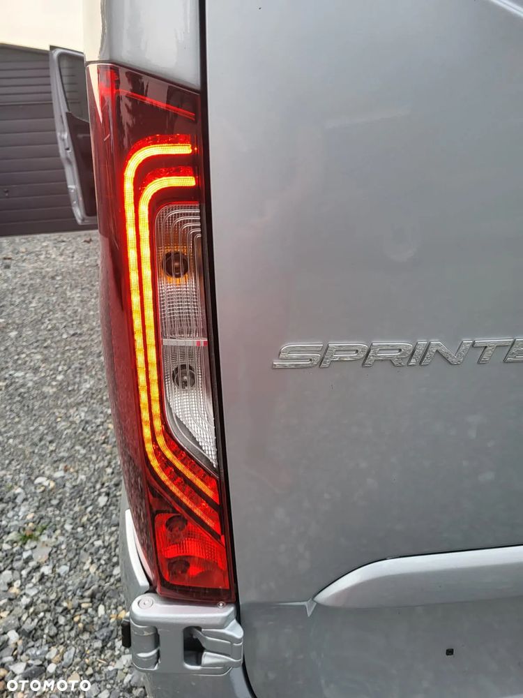 Mercedes-Benz Sprinter - 24