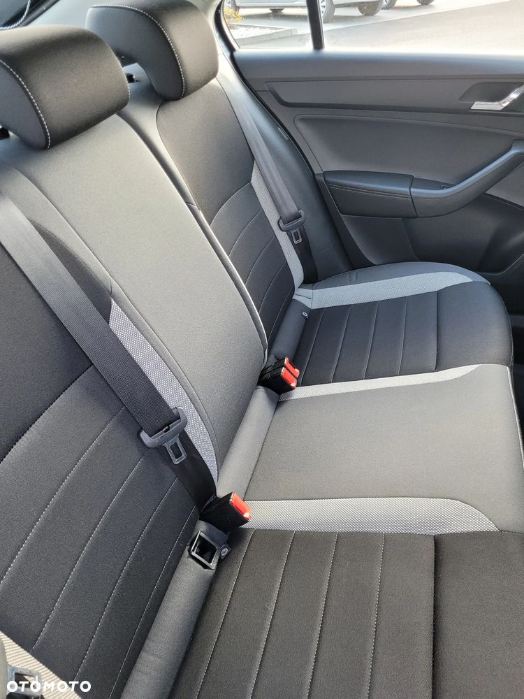 Skoda RAPID 1.2 TSI Ambition - 10