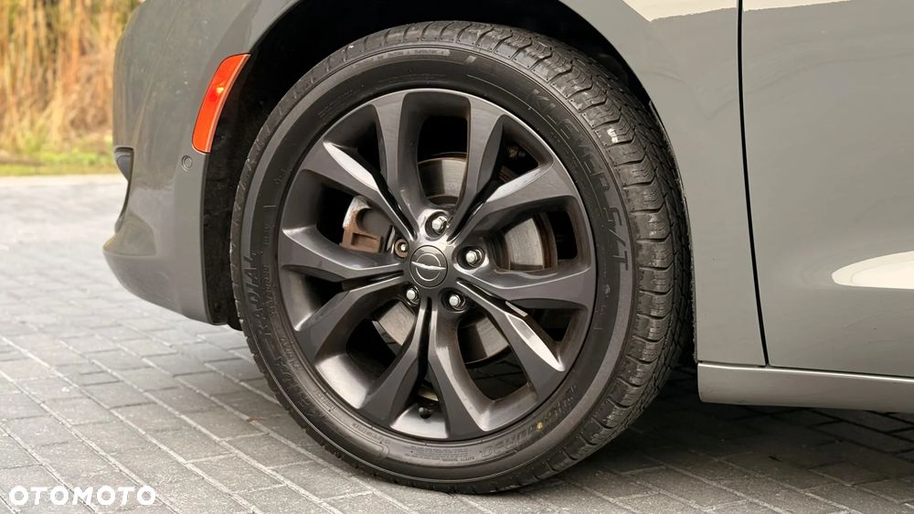 Chrysler Pacifica - 15