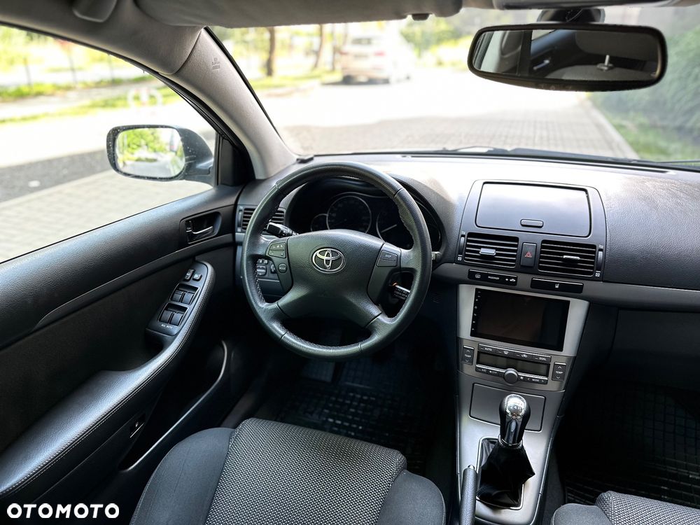 Toyota Avensis 2.0 VVT-i Team - 9
