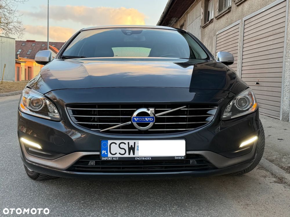 Volvo V60 D6 Plug-In-Hybrid AWD Geartronic Summum - 32