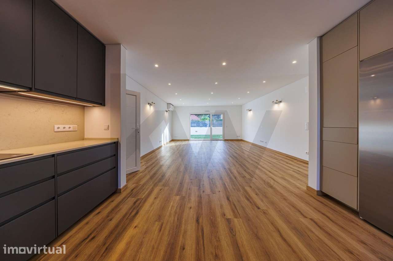 Moradia T4 Contemporânea Nova na Aroeira | Wallbox Tesla, Domótica e J - Grande imagem: 4/45