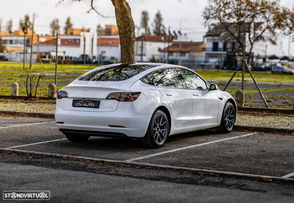 Tesla Model 3 - 8