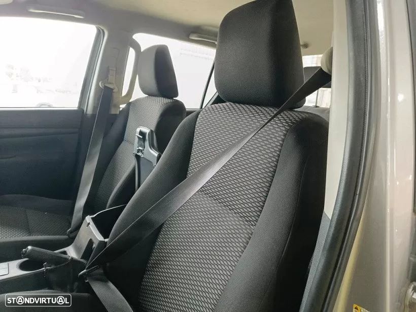 Toyota Hilux 2.4 D-4D 4WD Tracker - 4