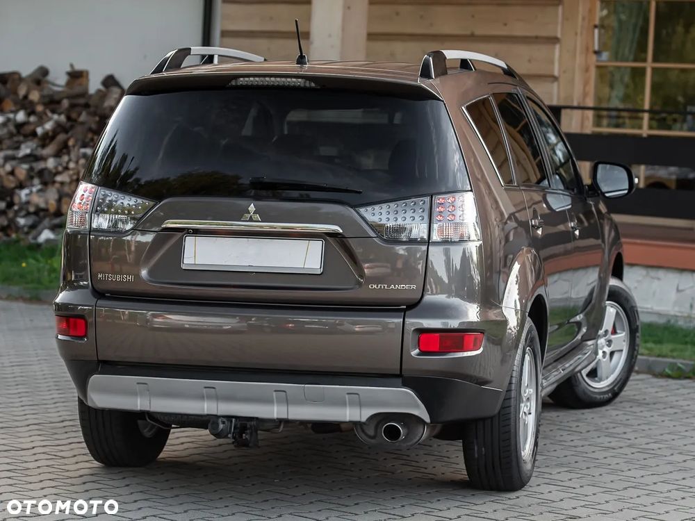 Mitsubishi Outlander - 12