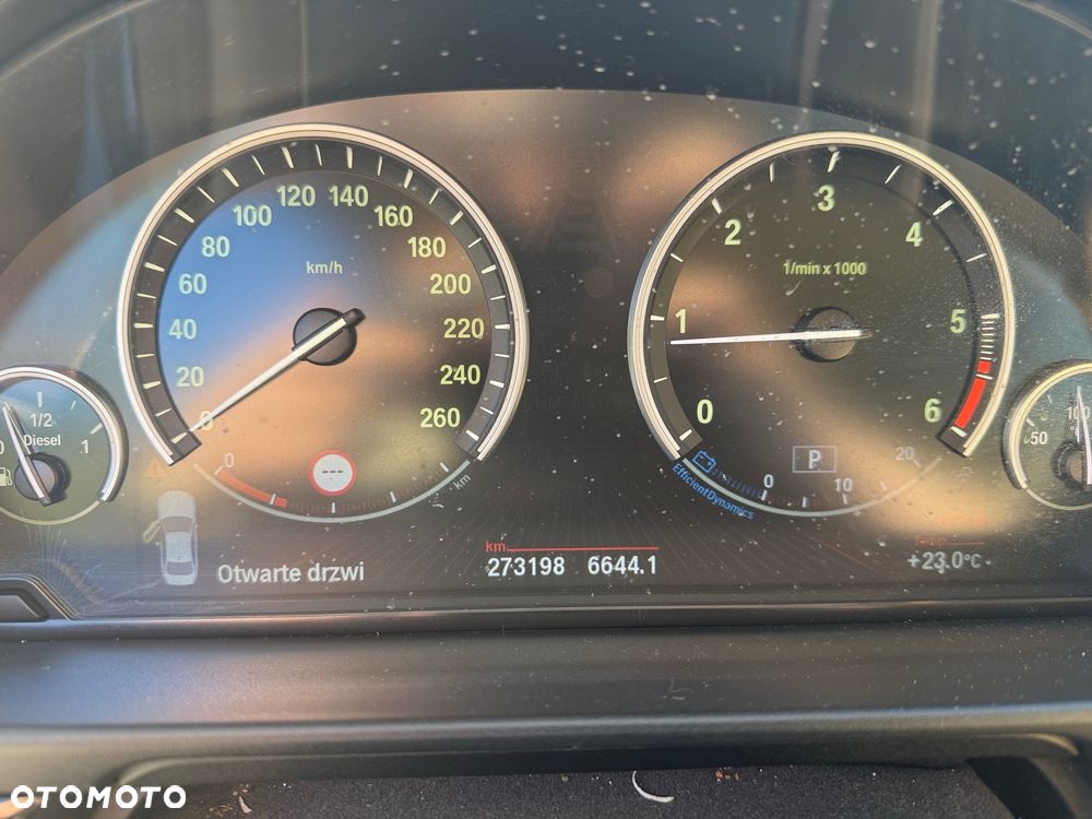 BMW Seria 5 525d xDrive Sport-Aut - 33