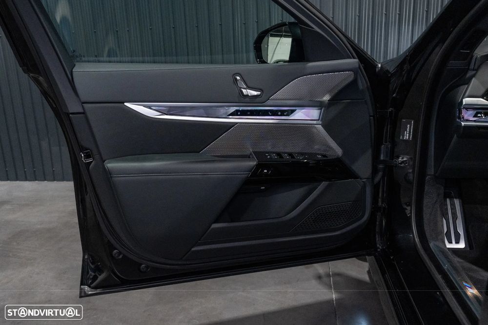 BMW 750 e xDrive - 18