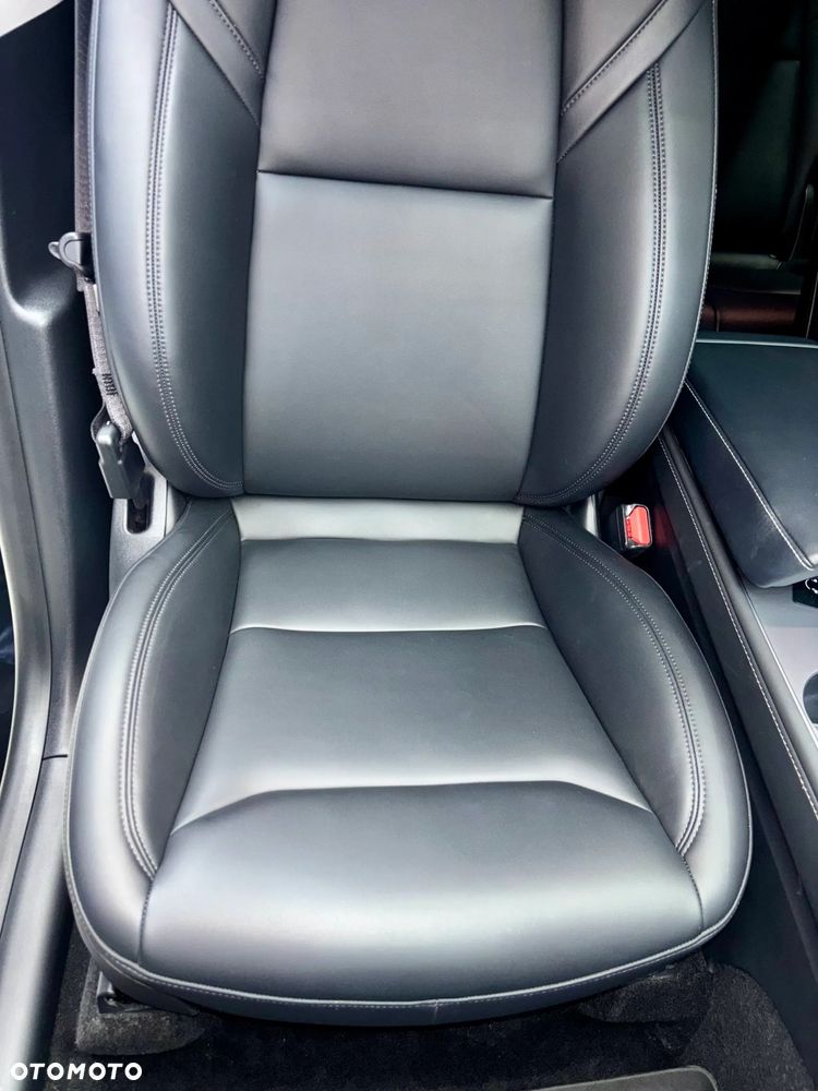 Tesla Model Y Long Range AWD - 12