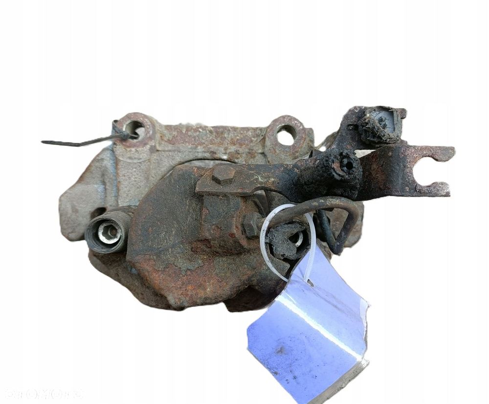 AUDI A6 C5 97-04 r. 1,9 TDI ZACISK HAMULCOWY Z JARZMEM PRAWY PRZÓD + - 2