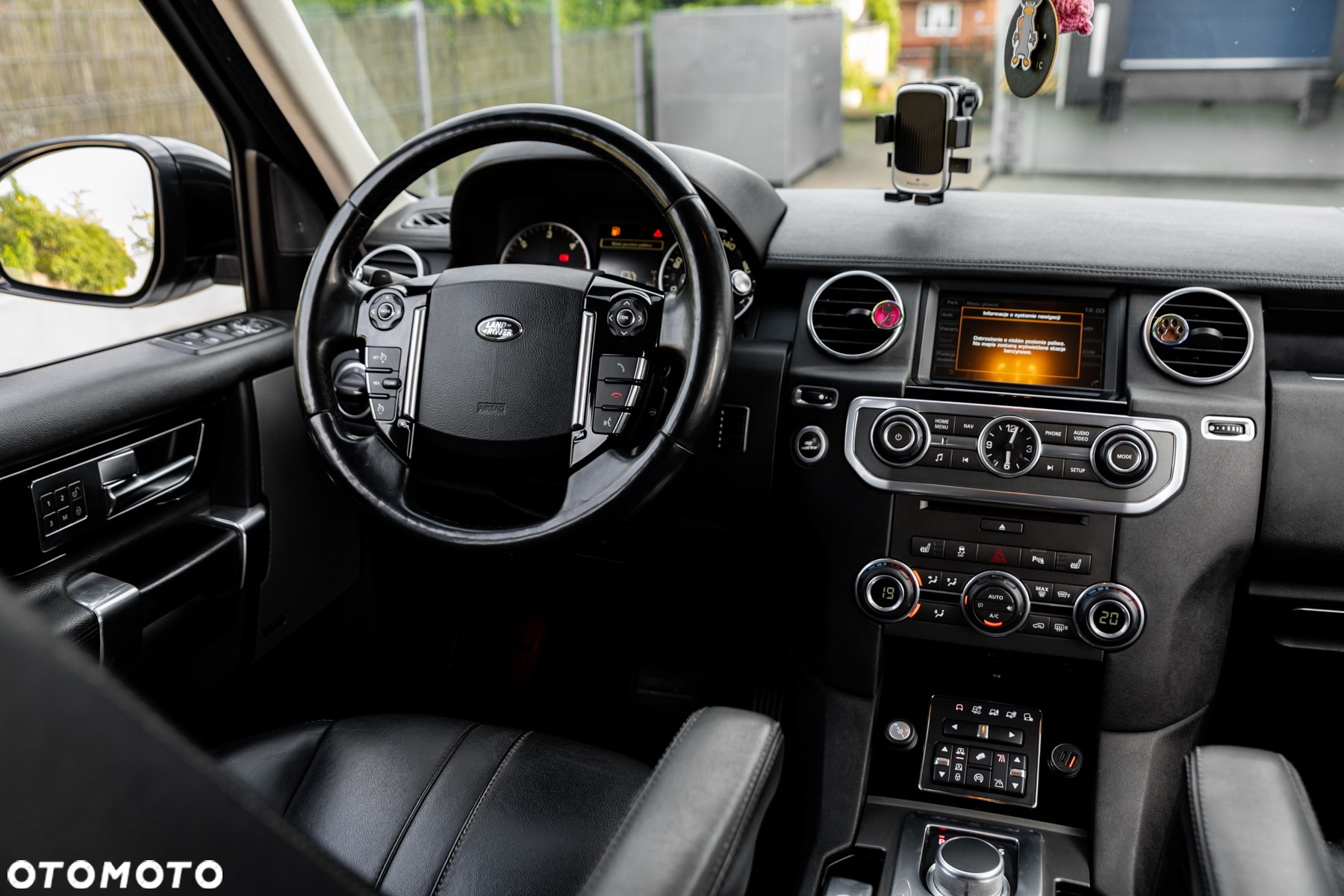 Land Rover Discovery SD V6 HSE - 26