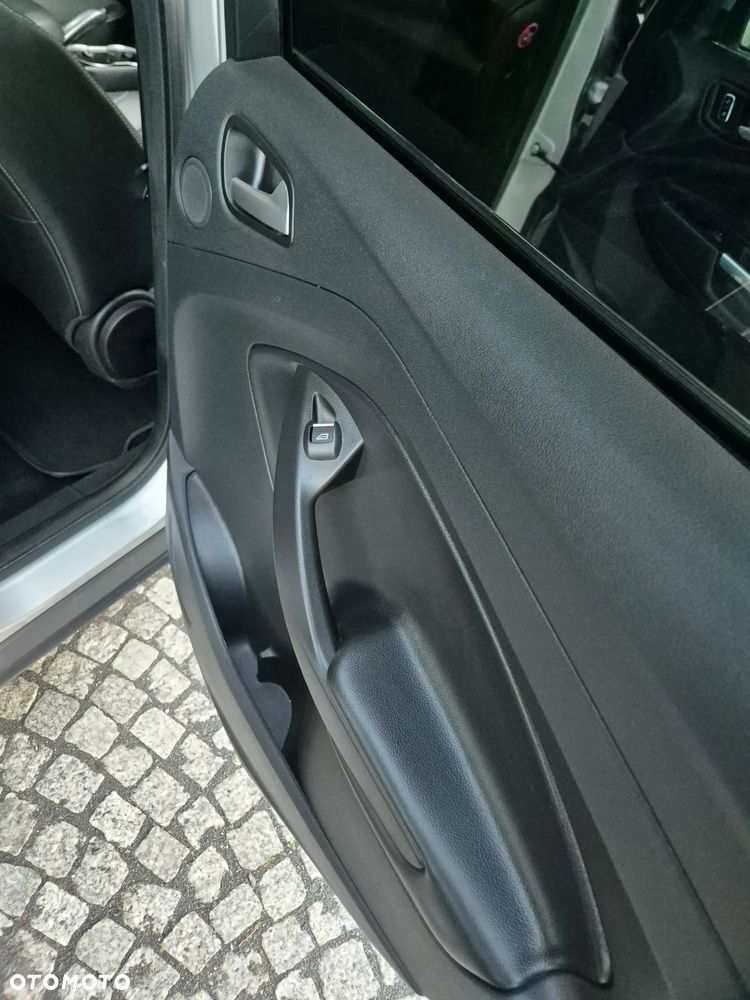 Ford Kuga 2.0 TDCi 2x4 Titanium - 15