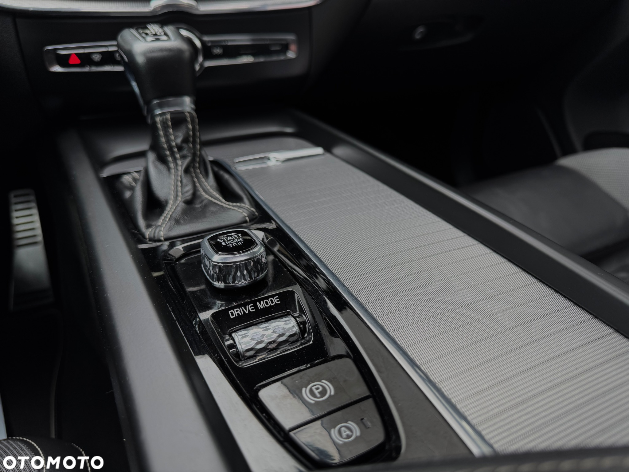 Volvo XC 60 D4 R-Design - 24
