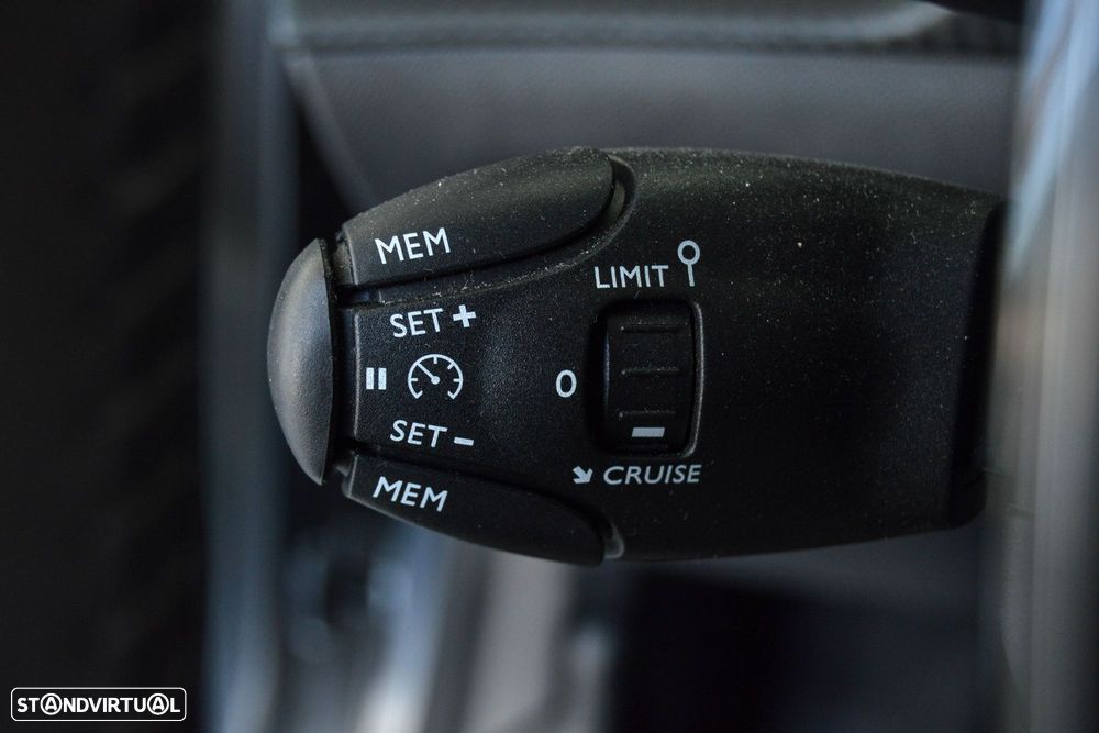 Peugeot 208 1.2 Hybrid Allure e-DCS6 - 35