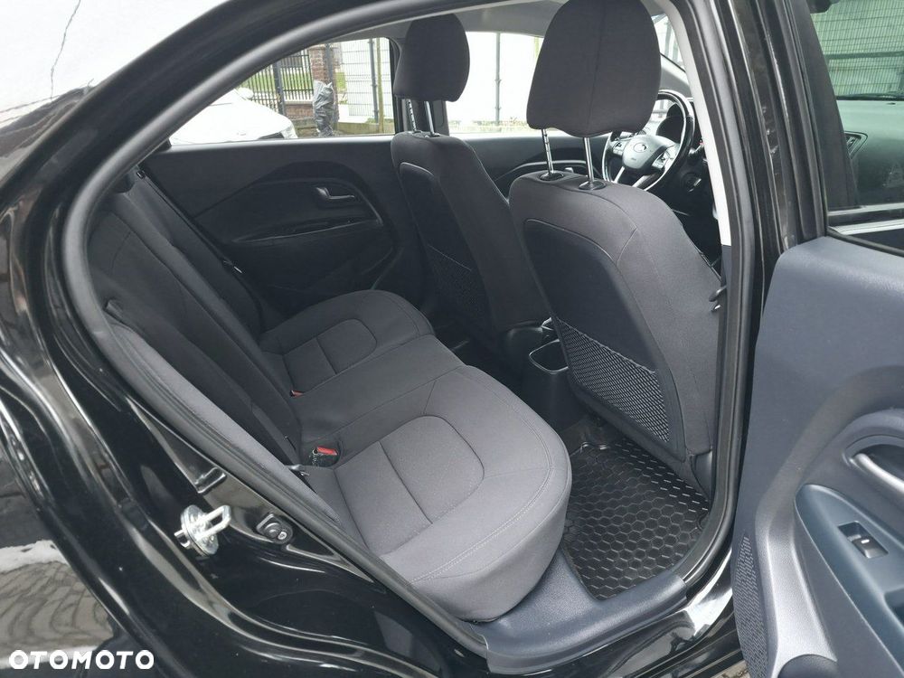 Kia Rio - 10