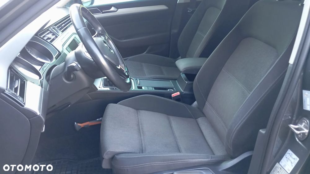 Volkswagen Passat 1.6 TDI (BlueMotion Technology) Trendline - 14